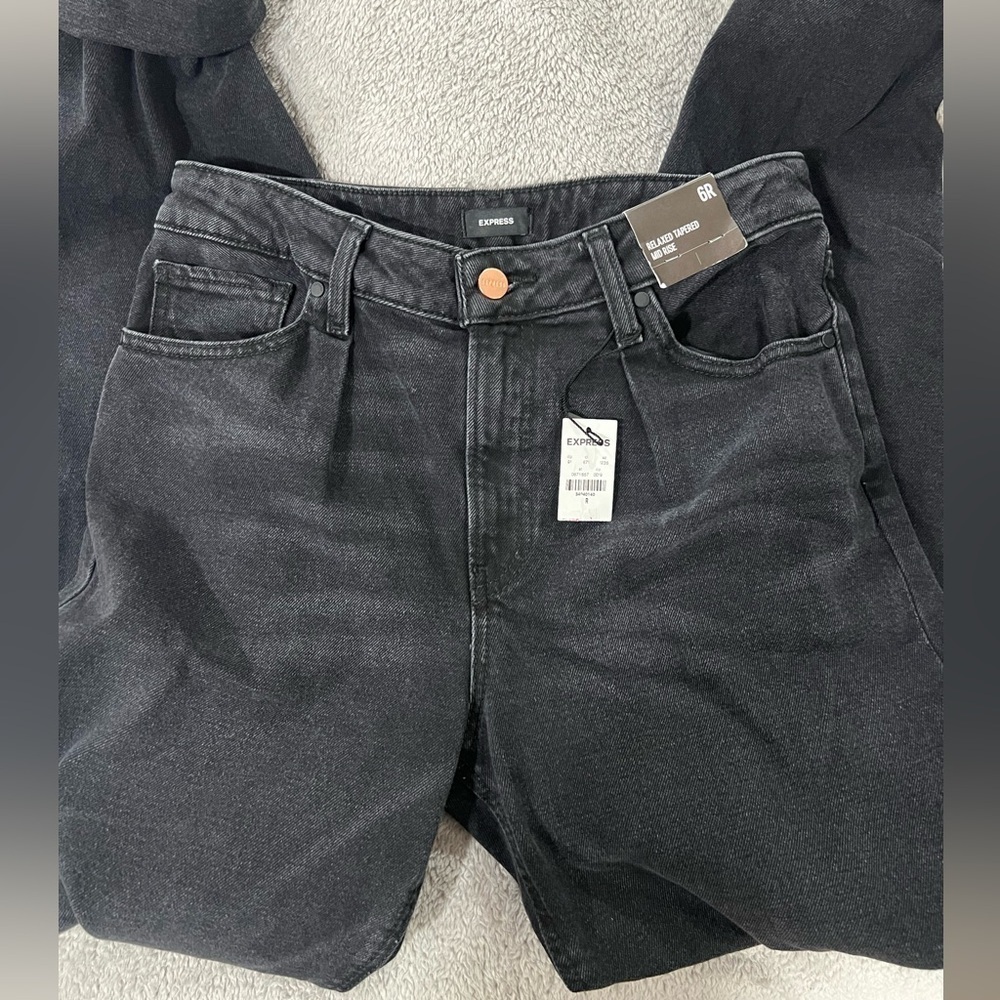 [Express] NWT Mid Rise Washed Black Pleated
Baggy Tapered Jeans - Picture 6 of 8